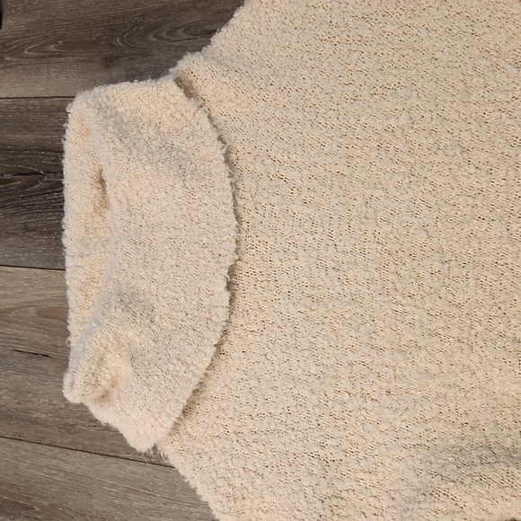 Abercrombie And Fitch Turtle Neck Sweater - Picture 4 of 5